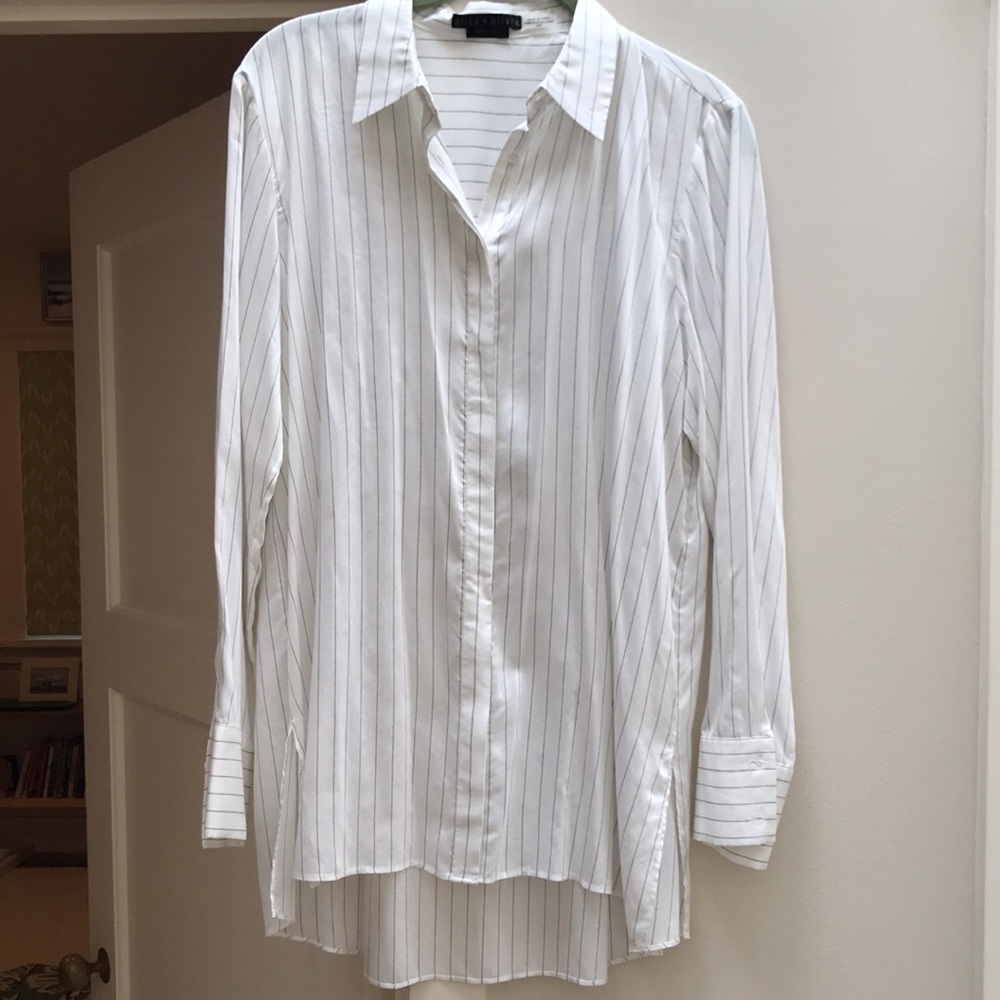 SOFT Alice and Olivia Oxford white pinstripe button down. Size M